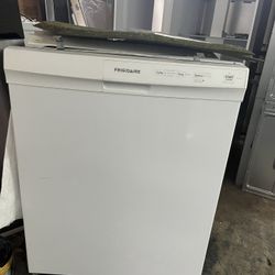 Dishwasher, Used Good Conditions, Frigidaire White 24’ Wide