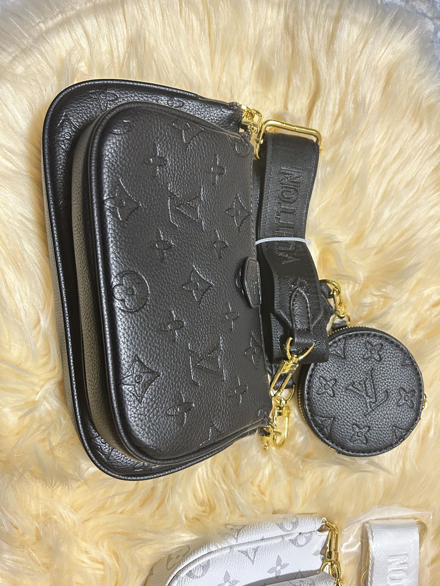 Louis Vuitton Purse Crossbody for Sale in Los Angeles, CA - OfferUp