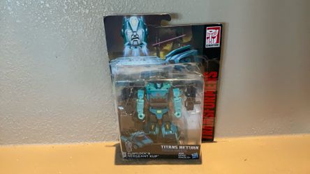 Autobot Sergeant Kup and Flintlock Deluxe Class | Transformers Generations Titans Return