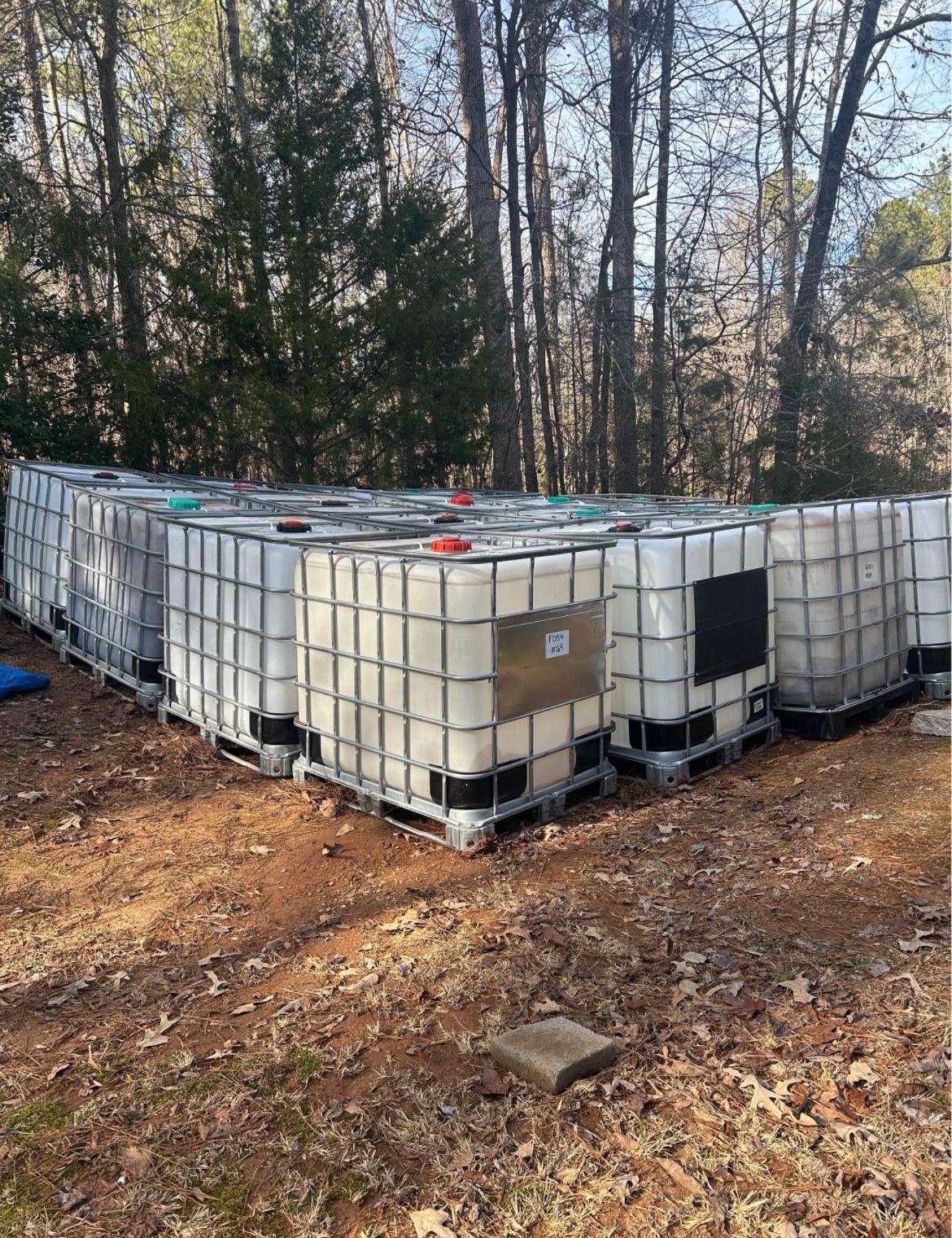 275 Gallon Water Tanks IBC Totes – Rainwater, Gardening, Animal Feed, & More!