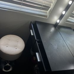 Black Vanity 
