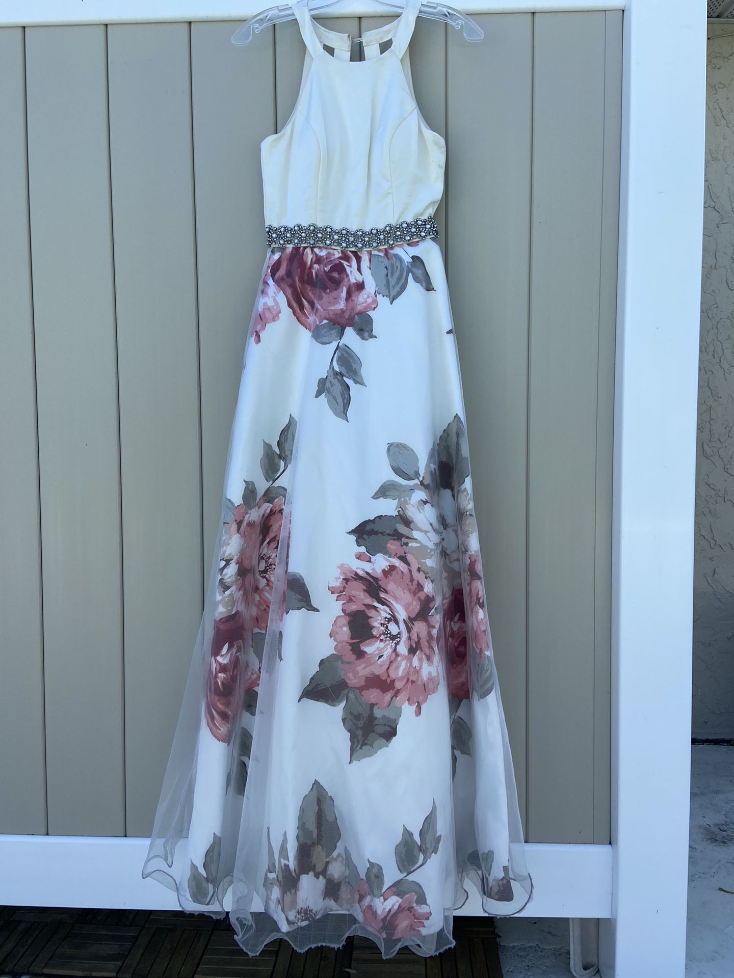 Formal Dress size 5 shimmery lace