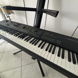 Used Yamaha MOX8 (88-Key Workstation)