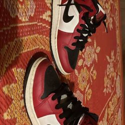 Jordan 1 Mid Chicago Black Toe