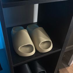 Yeezys Slide 