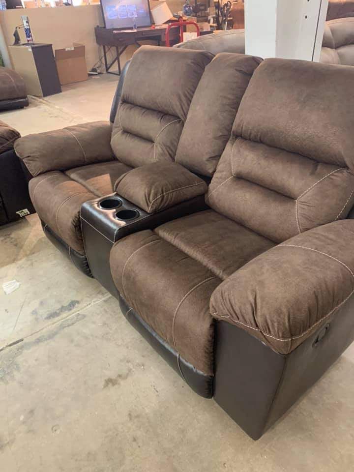 Chestnut Earhart Reclining Loveseat /couch