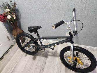 Mongoose Bike Bmx Rebel Boys 20 new Ready to ride good condition