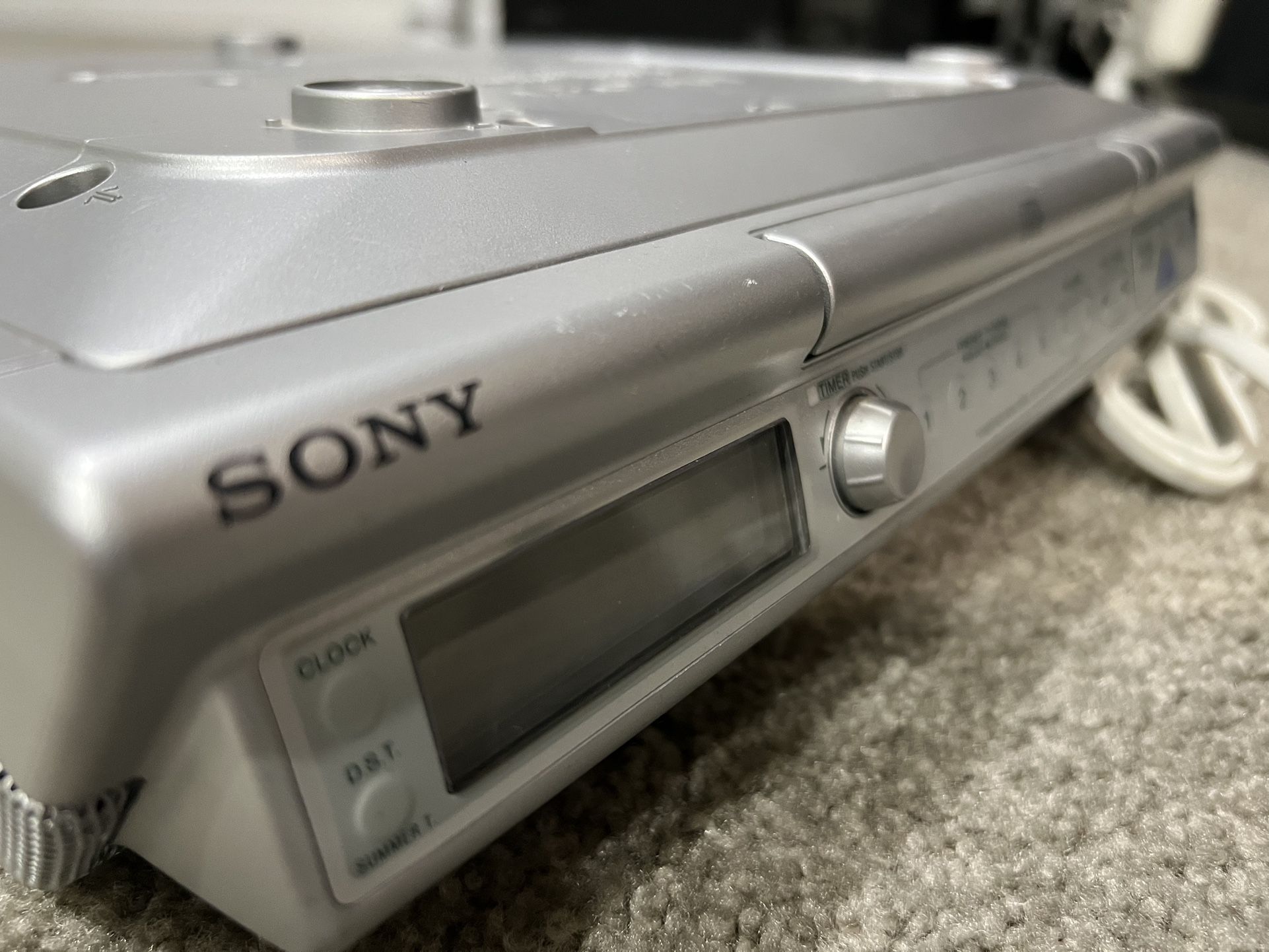 Sony Under Cabinet Mega Bass Radio AM/FM CDPlayer Clock Tested/Works Built-in Speakers