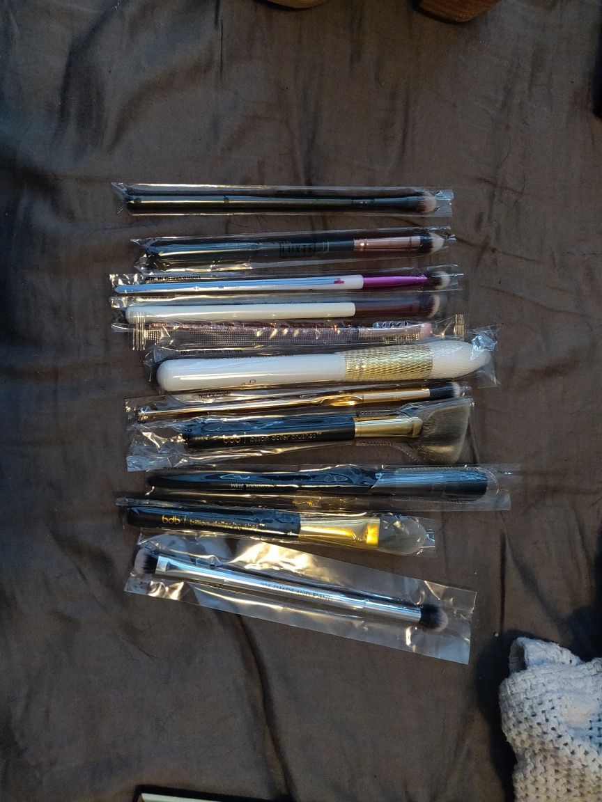 Makeup brushes