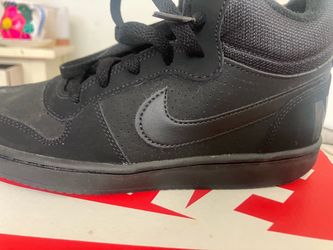 Nike Court Borough mid