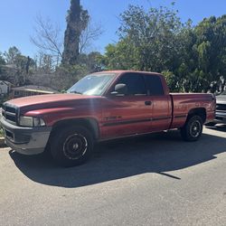 1999 Dodge ram 1500 V8