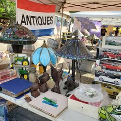 Moving Sale Antiques And Collectables 
