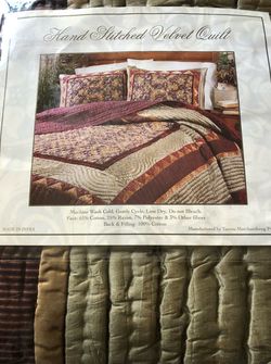 Full/Queen Hand Stitched Velvet Quilt