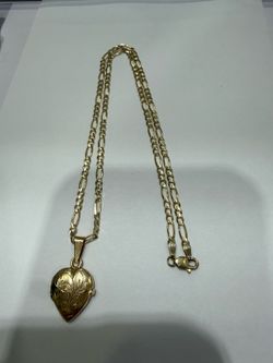 14k Figaro Link Chain W/ Hart Charm