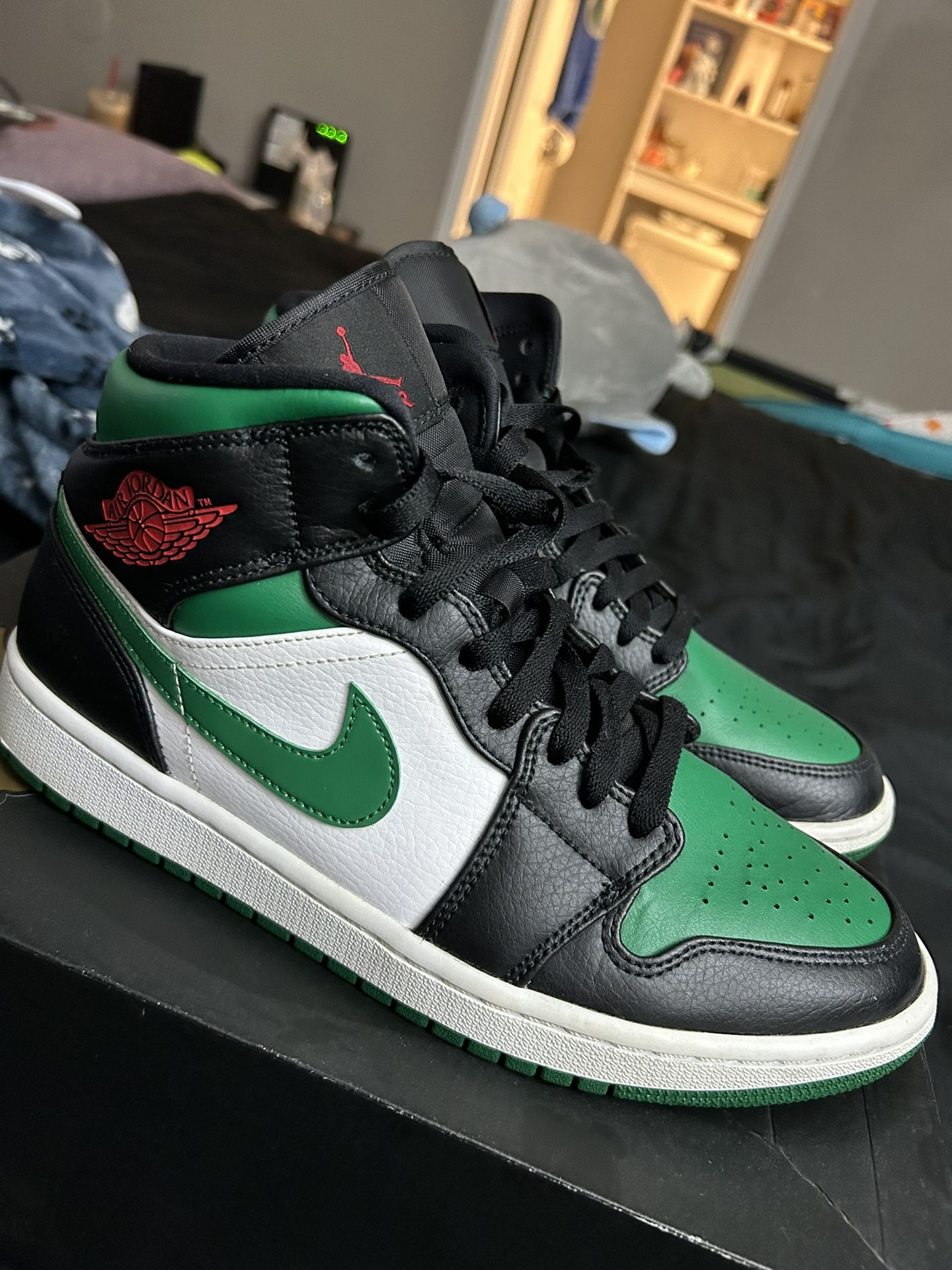 Air Jordan 1 Pine Green 