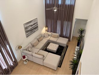 Like‑New Modern Sectional Sofa – Bought 2 Weeks Ago