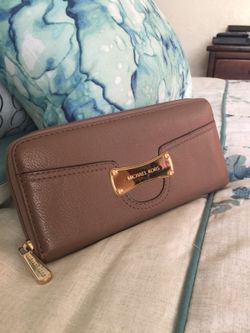 Michael kors wallet