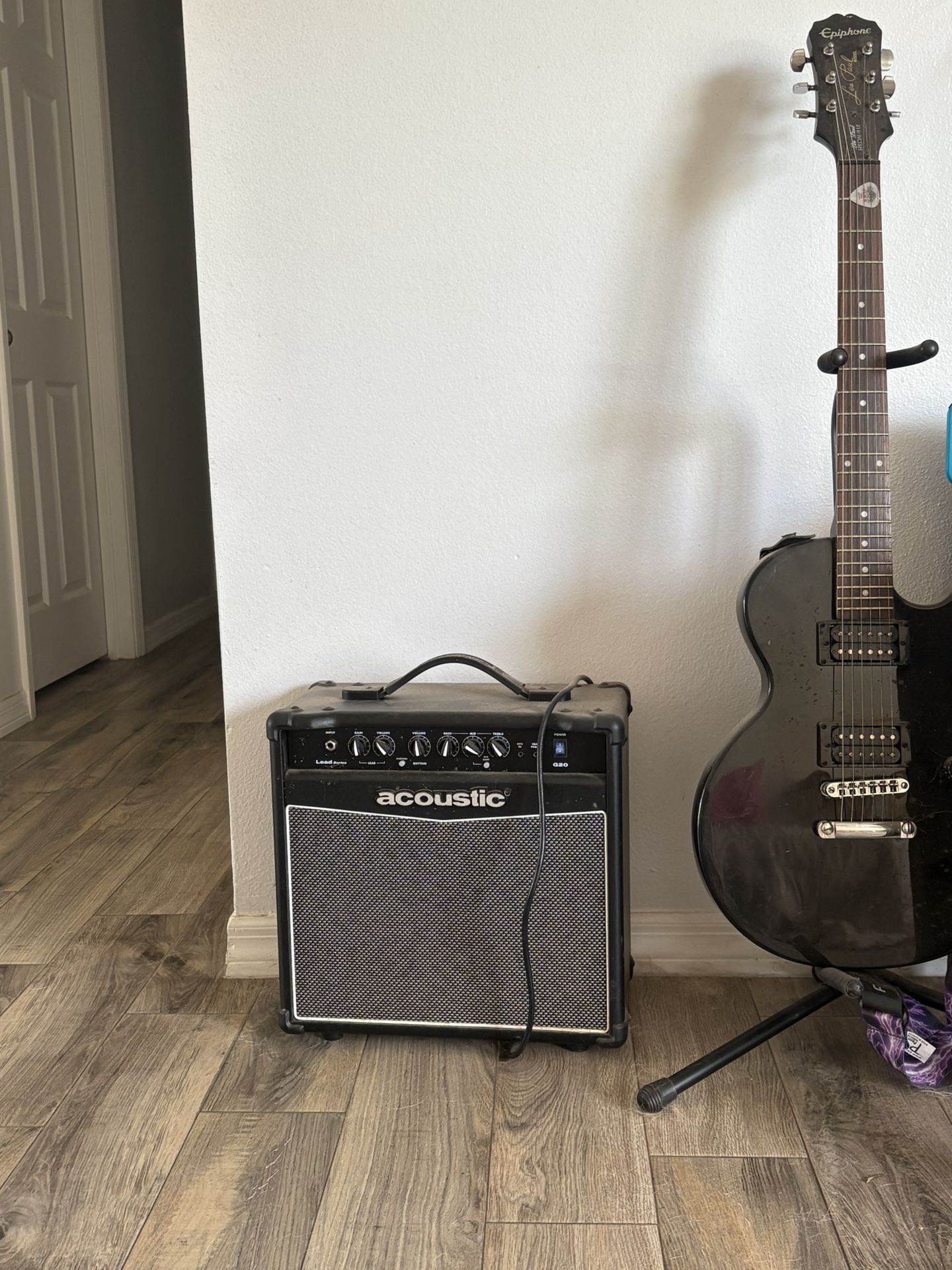 Les Paul II Electric Guitar With Stand & Amplifier