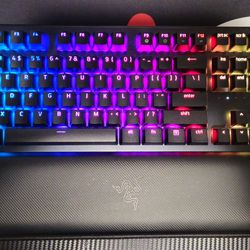 6month old Razer Blackwidow v4 keyboard