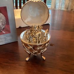 Wallace Silversmiths Silver plated Musical holiday egg
