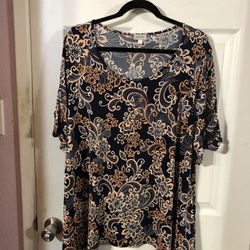 Women’s Size 22 / 24 Tunic Length Top With Short Sleeves That Have A Open Design.  See Picture.  Preowned Excellent Condition 