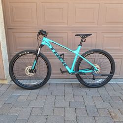 TREK MARLIN 7 MOUNTAIN BIKE 29 ER 10 X 1 SPEED ROCKSHOX LOCKOUT FRONT SUSPENSION LIKE NEW ( CHECK MY OTHER BIKES)