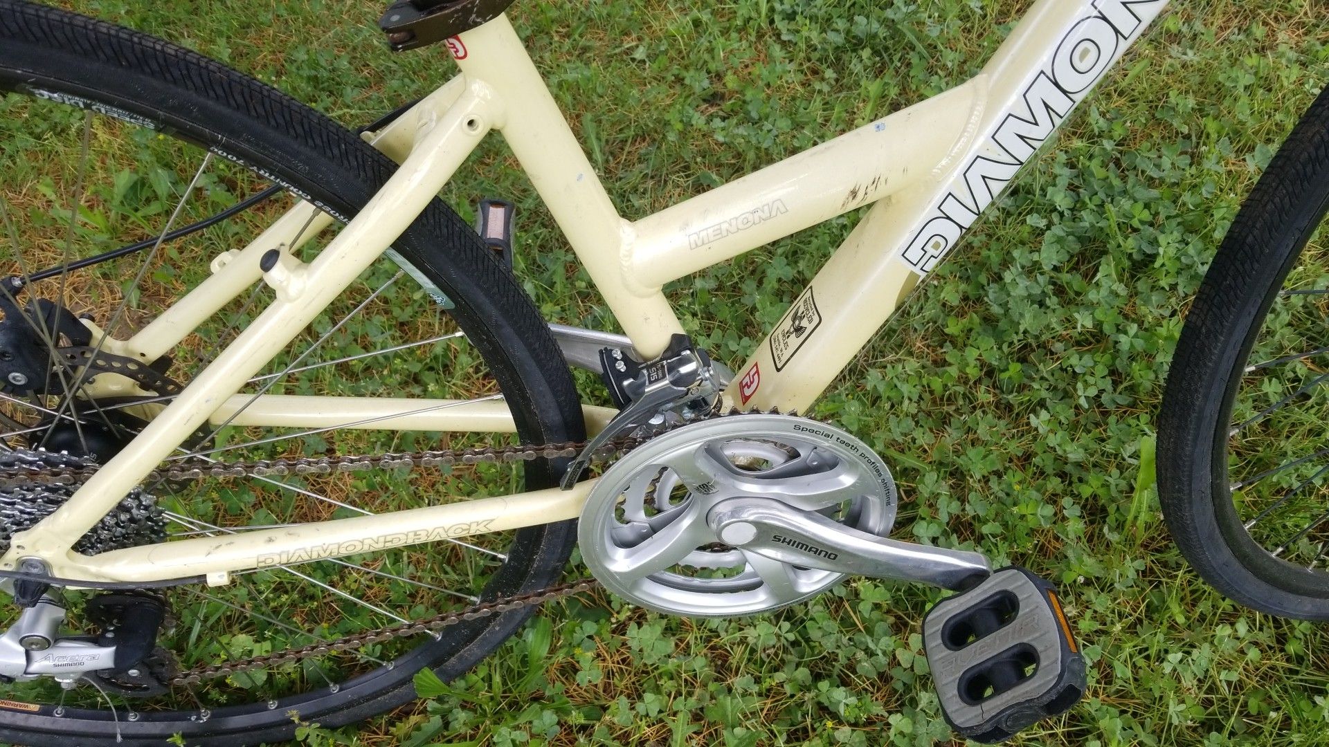 diamondback menona hybrid bike