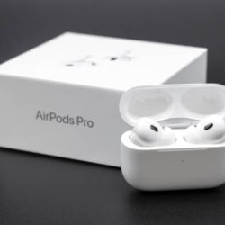 Apple AirPods Pro (2nd generation) with MagSafe Case (USB‑C) Noise cancellation