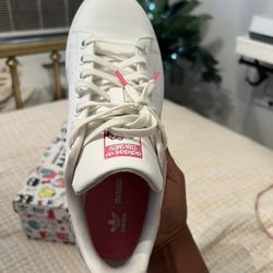 Adidas Stan Smith x Hello Kitty & Friends sneakers.