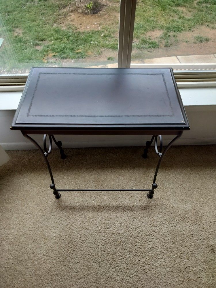 End Table $20 Only 1 In Left NE Philly Is Still Available 