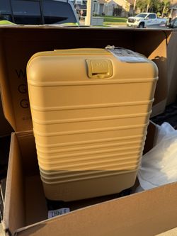 Beis Luggage Honey 21’