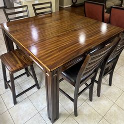 Dining table + Chairs