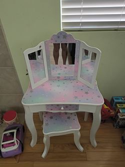 Kids vanity