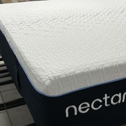 Nectar Classic Hybrid Queen Mattress Like New