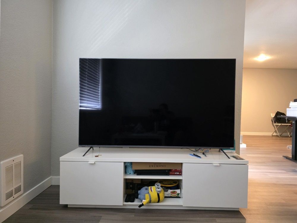 4K HDR QLED 65 inch TV Like New With Box