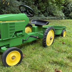 John Deere Children’s Pedal Tractor With Trailer