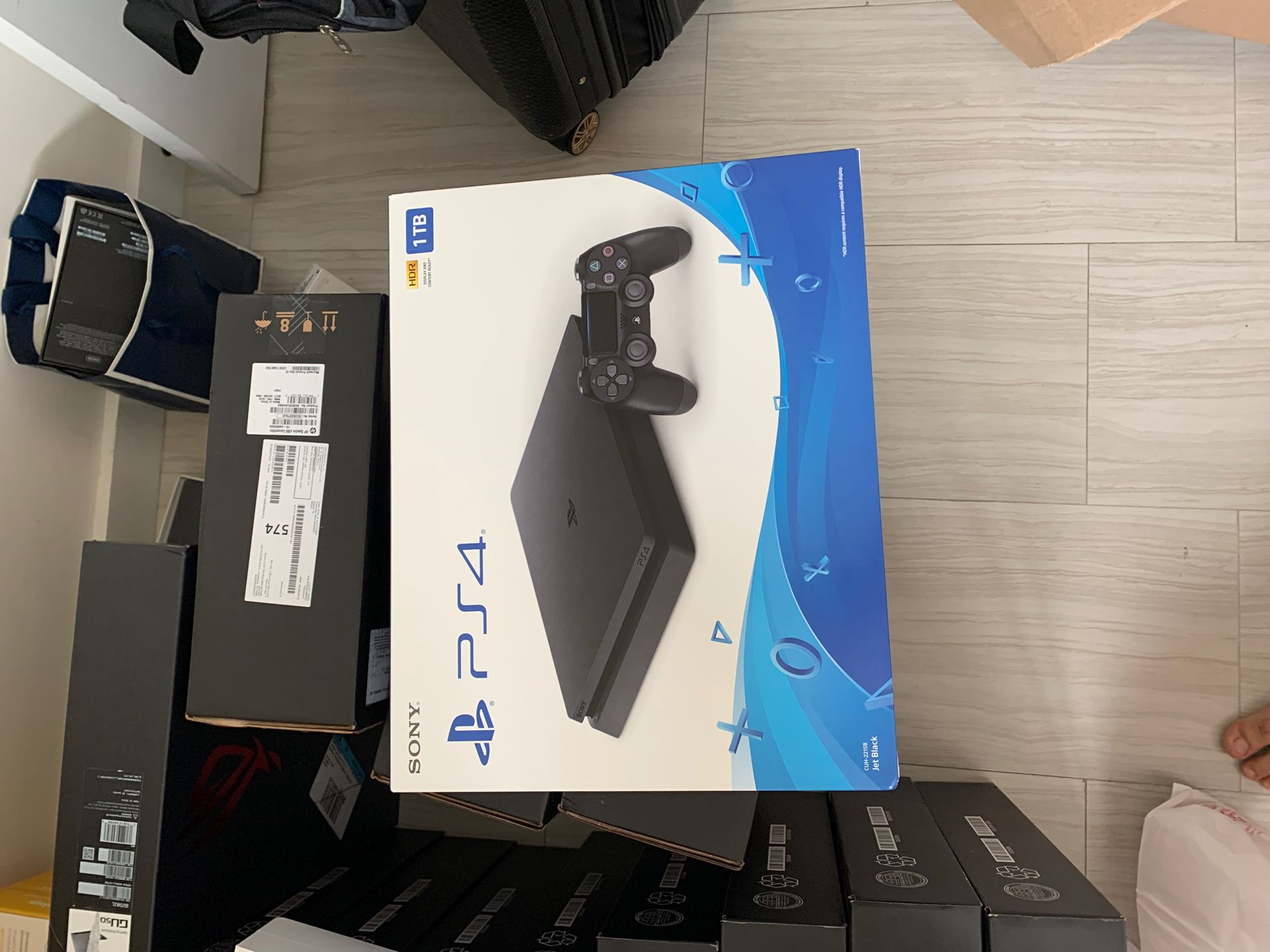 PS4 1Tb brand new sealed in box never opened