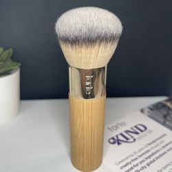 NEW! Tarte The Buffer Foundation Brush 