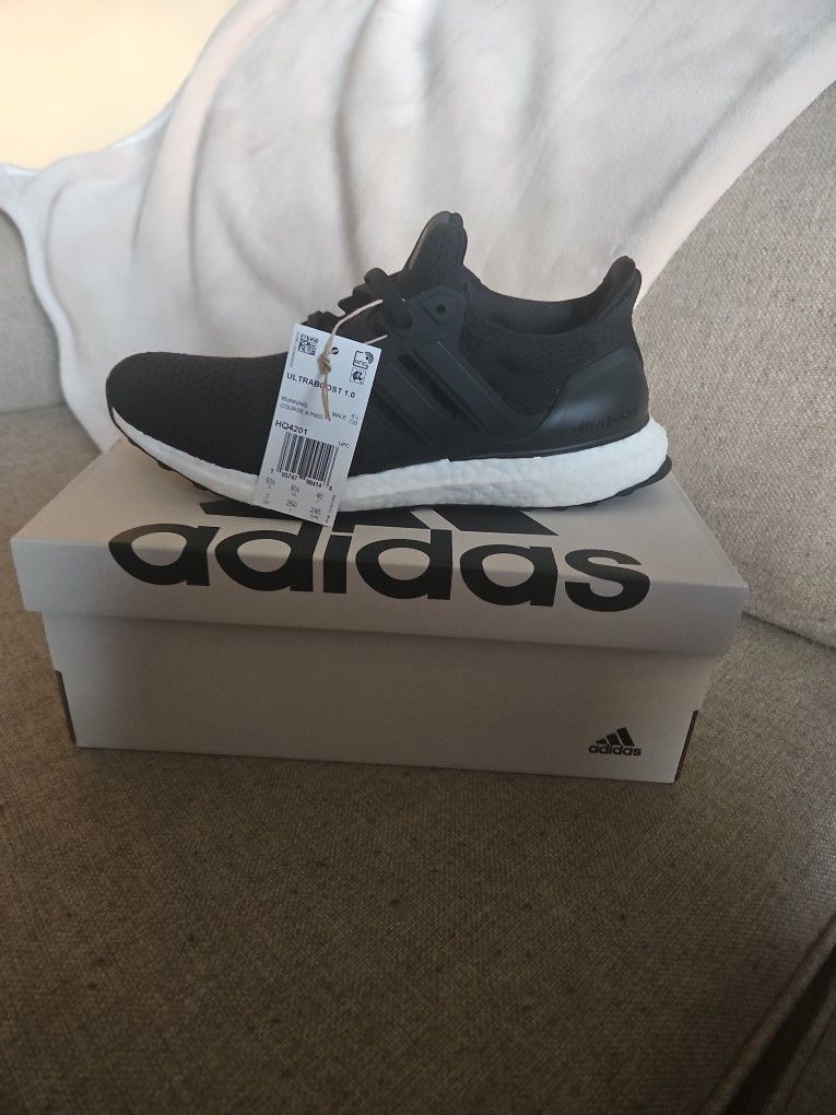 Boy's Adidas
