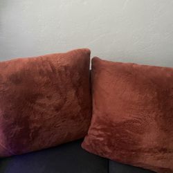 Red Decorative Pillows ( Couch Or Bed )