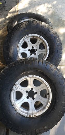 Dick cepek rims,BFGOODRICH tires. Jeep wheels