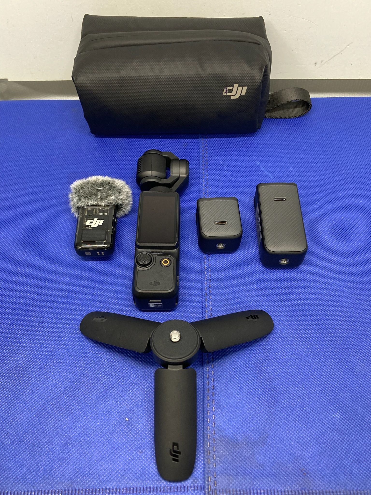 DJI - Osmo Pocket 3 Creator Combo Kit