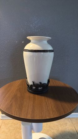 Elegant Crackle Finish Vase with Decorative Pedestal Base