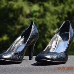 Women’s Size 6 Heels 