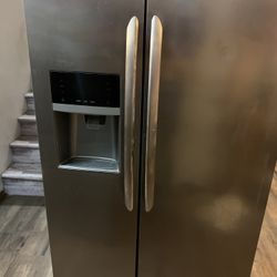 Refrigerator 