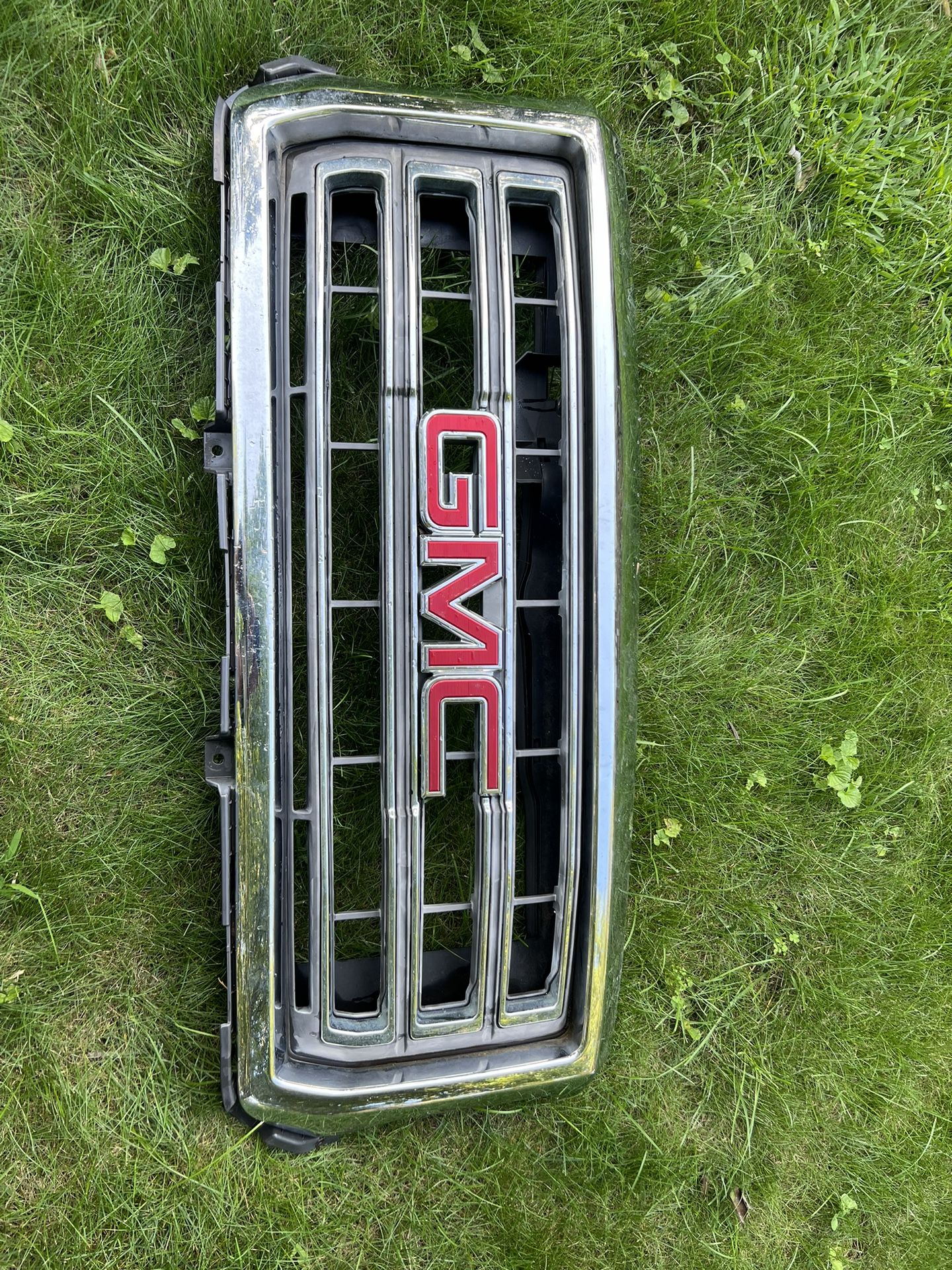 GMC Sierra grille