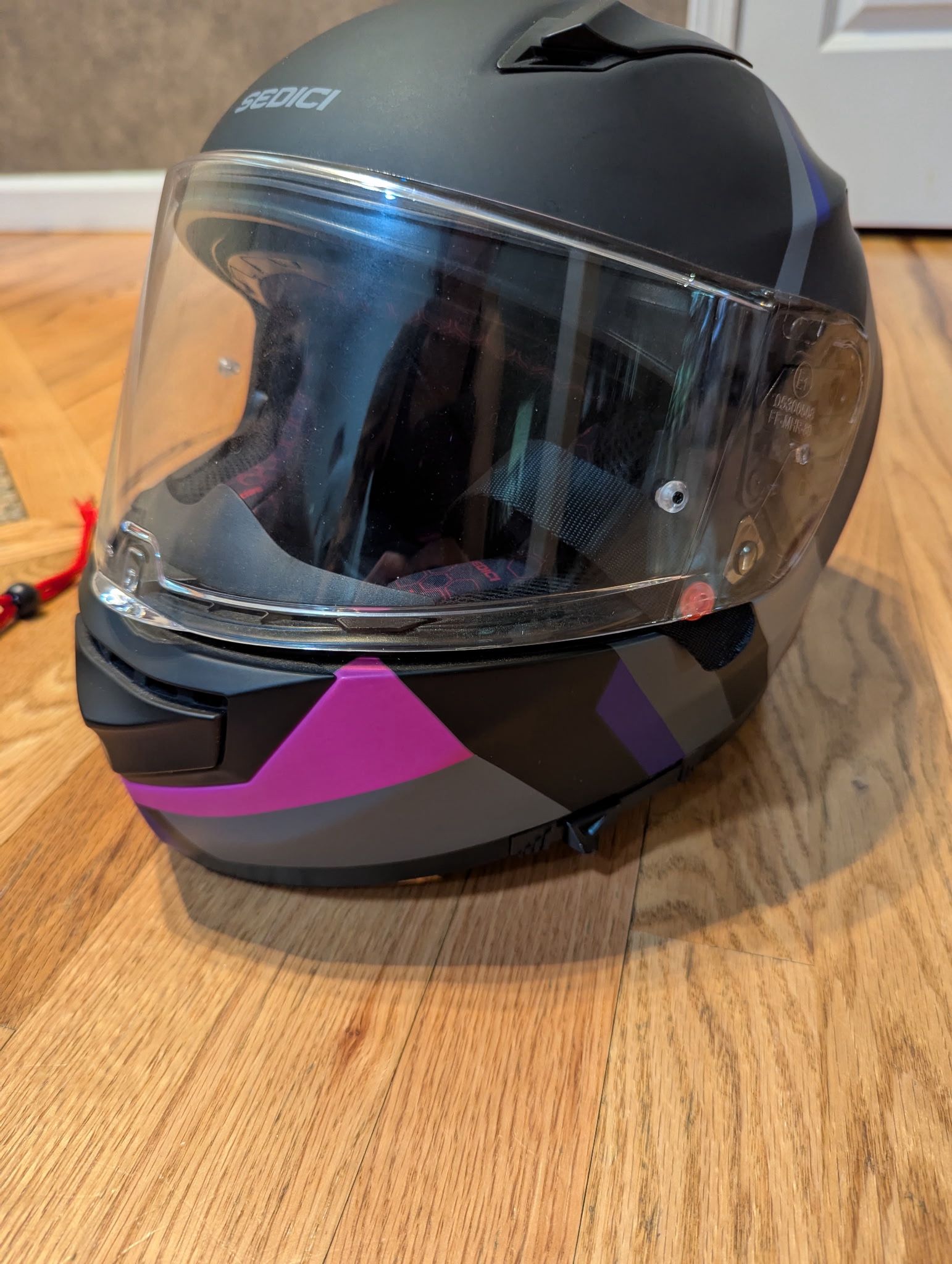 Sedici Motorcycle Helmet - Like New Condition