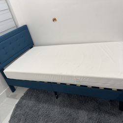2 Twin Beds With Mattress And Cover