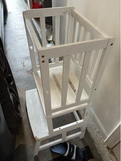 Baby step stool white