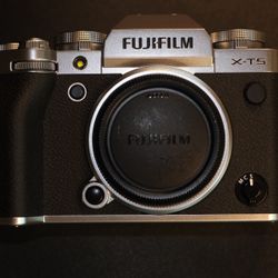 Fujifilm X-T5 Silver Agent + XF16-80 + XF27WR Pristine Like New | PLEASE REAS